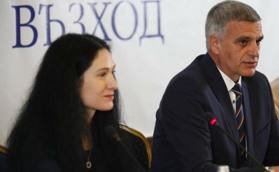 Съоснователката на партията на Стефан Янев напусна часове преди учредяването ѝ