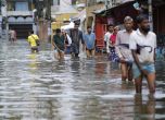 Всичко е под вода: 59 жертви и милиони блокирани от невиждани наводнения в Индия и Бангладеш