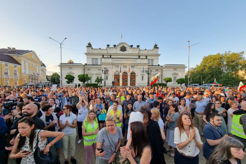 Хиляди се включиха в шествието в София