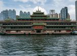 Потъна култов плаващ ресторант в Хонконг - гощавал кралицата, Том Круз и Ричард Брансън