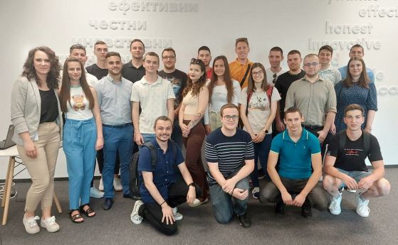 31 са студентите от ТУ-София, които завършиха Vivacom Техническа академия 2022