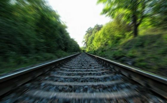 Влак блъсна и уби мъж в София
