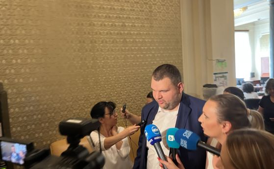 Делян Пеевски се появи в НС за вота на недоверие