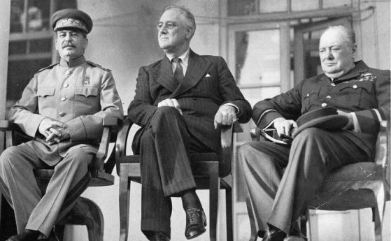 Съдбата на Кьонигсберг/Калининград се решава на Техеранската конферениция. Сталин пожелал областта, а Чърчил и Рузвелт не възразяват