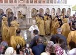 Божи знак? Руският патриарх Кирил падна по време на литургия (видео)