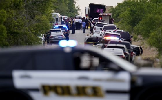 Най-малко 46 мъртви мигранти са открити в ремарке на камион в Сан Антонио, Тексас (галерия)