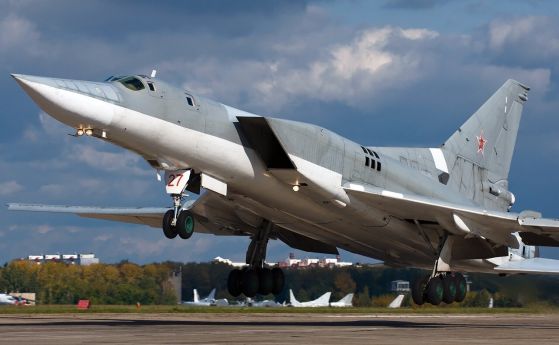 Що за самолет е Ту-22М3, който удари мола в Кременчук, и защо го наричат ''Човекоядец''