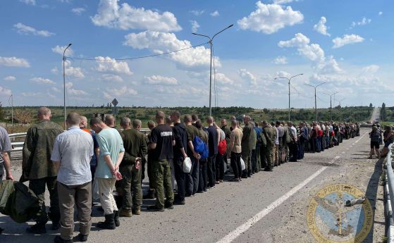 95 защитници на Азовстал се върнаха в Украйна след най-голямата размяна на пленници (снимки)