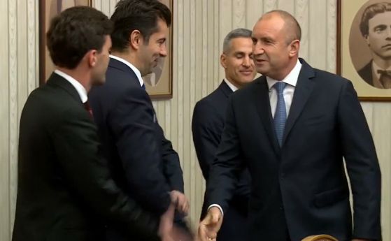 Президентът връчи мандатa за съставяне на правителство на Асен Василев (видео)