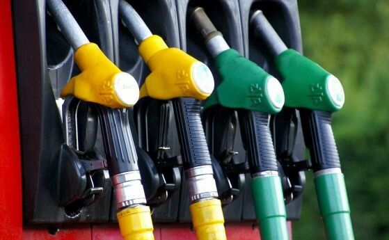 Отстъпката от 25 стотинки на литър гориво влиза в сила от събота
