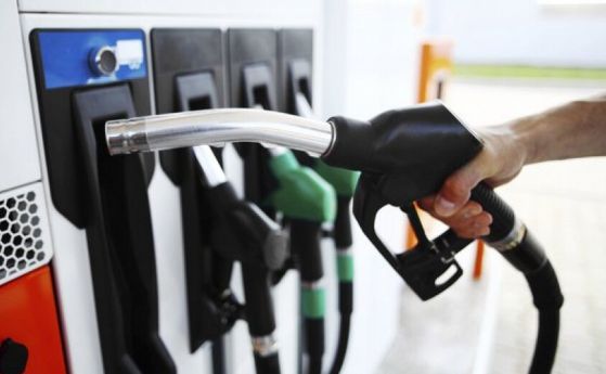 Отстъпката от 25 стотинки на литър гориво влиза в сила от събота