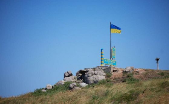 Украинското знаме се върна на Змийския остров, а Киев си взе юрисдикцията върху късчето земя