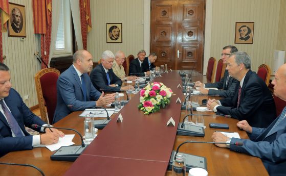 От Локхийд увериха президента, че работят усилено за производството на българските F-16