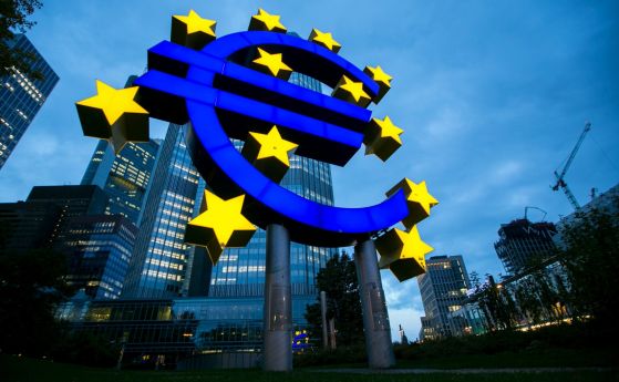 Емблемата на еврото се продава. Банките са пас