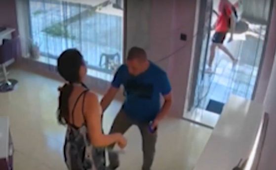 Пиян германски турист нападна фризьорка в Бургас