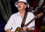 Легендарният китарист Карлос Сантана припадна на сцената