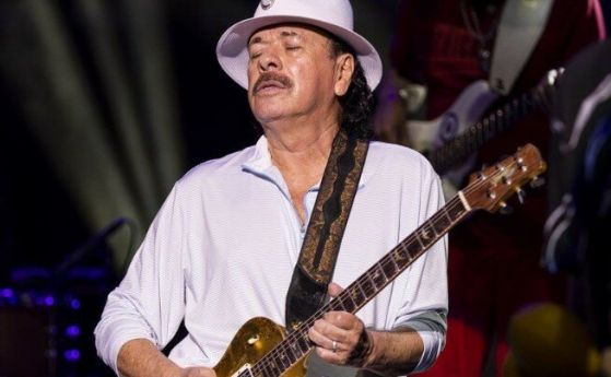 Легендарният китарист Карлос Сантана припадна на сцената