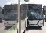 Катастрофираха два автобуса на градския транспорт в София, 10 души са пострадали
