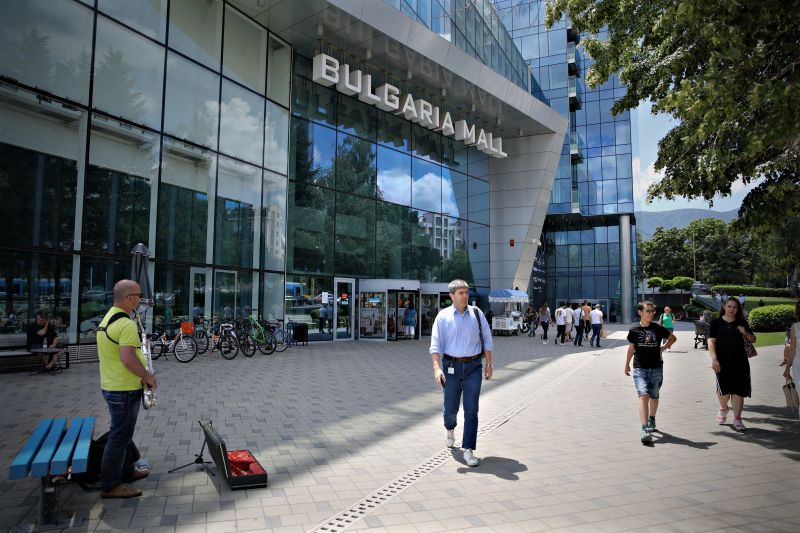 Учение изпразни и стресна посетителите на столичния България мол Били