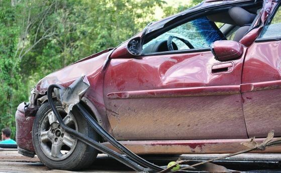 Двама души загинаха в тежка катастрофа на пътя София-Бургас
