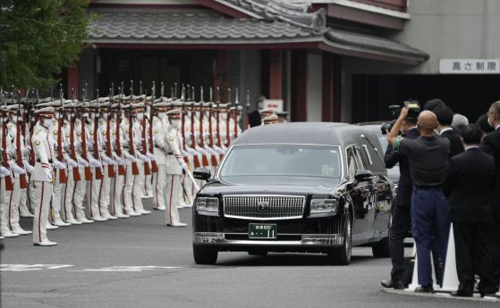 Вече няма да имаме такъв политик: Шиндзо Абе бе погребан в Япония