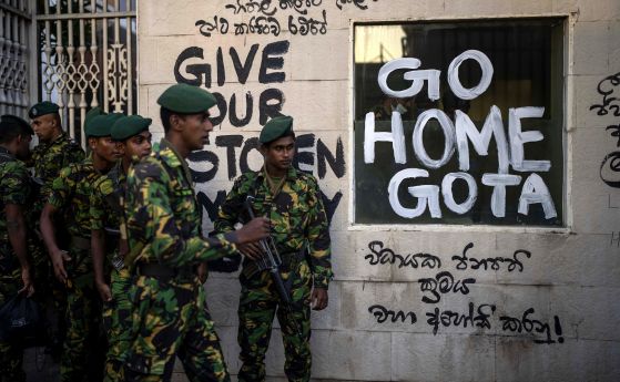 Политическият вакуум в Шри Ланка се задълбочава Президентът избяга от