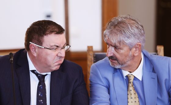 Костадин Ангелов и Лъчезар Иванов на заседание на парламентарната здравна комисия 