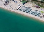 Незаконен павилион изникнал на плажа в Кранево, взел си ток от съседно бистро