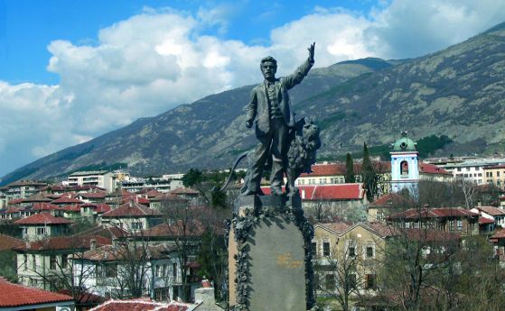 България чества 185 години от рождението на Васил Левски Президентът Румен