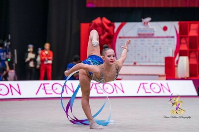 Състезателката от националния отбор на България по художествена гимнастика индивидуално