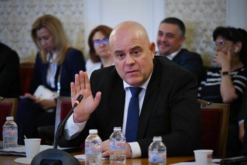 Главният прокурор Иван Гешев направи изненадващо признание за нахлуването в