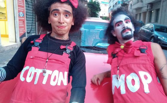 СДВР арестува уличните клоуни Котън и Моп (видео)