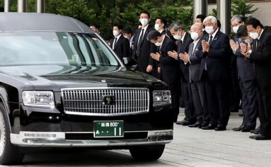 Токио ще забрани на Путин да присъства на държавното погребение на Шиндзо Абе