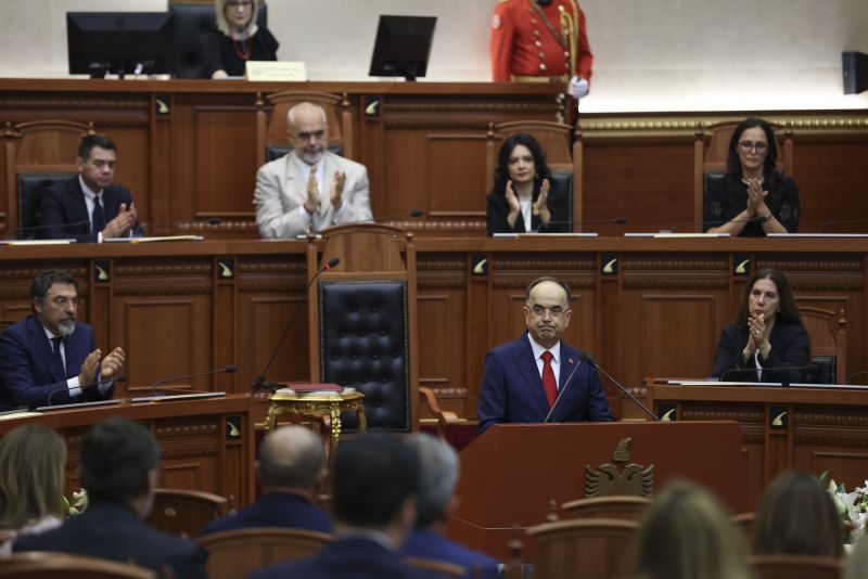 Албания има нов президент - бившият началник на генералния щаб