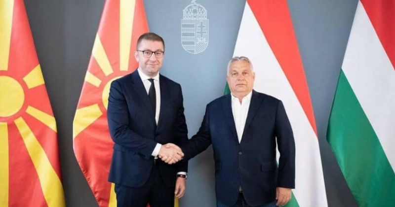 Председателят на ВМРО-ДПМНЕ Християн Мицкоски, заедно със зам.-шефа на партията