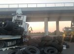 ТИР се удари в стълб на магистралата край Бургас, шофьорът загина
