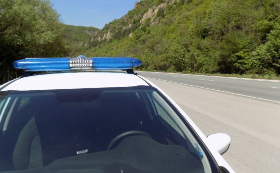 12 годишно момче е засечено от пътни полицаи да шофира товарен