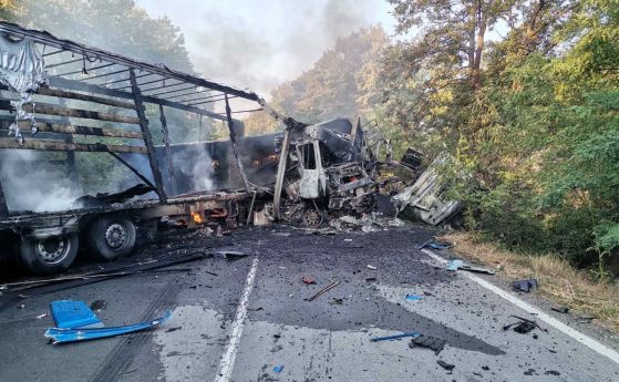 Тежка катастрофа затвори Ришкия проход, шофьор на ТИР изгоря