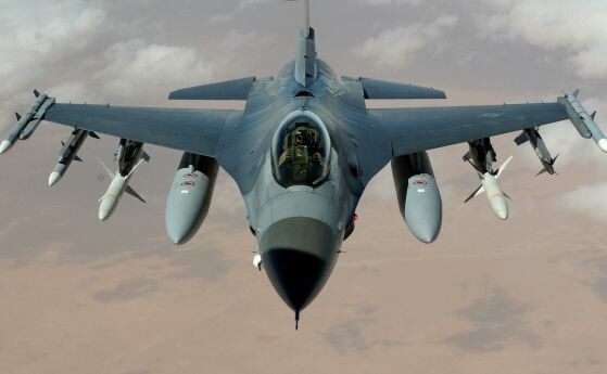 Депутатите промениха стария договор за F-16, но какво се случва с новия