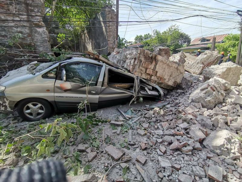 Четирима души са загинали, а 60 са ранени след силното земетресение