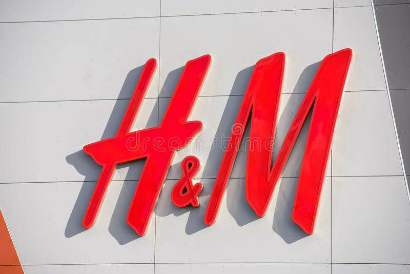 Шведската верига за облекло H&M търси купувач за бизнеса си