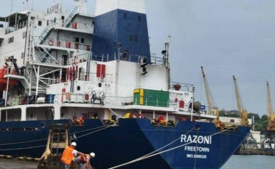 Първият кораб с украинско зърно потегли от Одеса