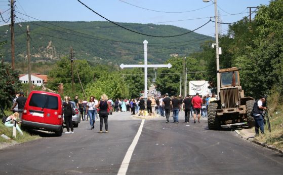 Напрежението в Косово спада, барикадите са премахнати, границата е отворена