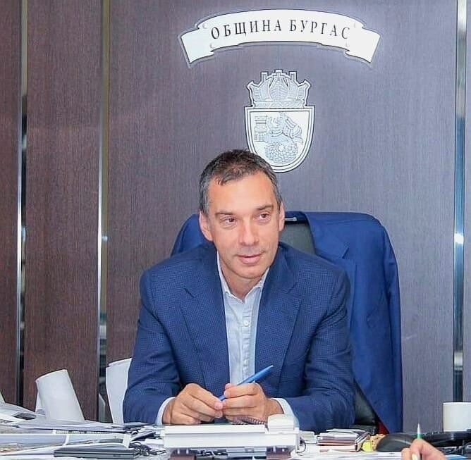 Кметът на Бургас Димитър Николов е подал жалба до Административен съд-София-град,