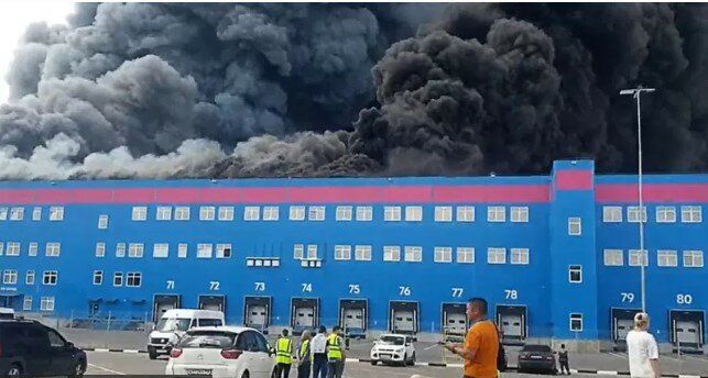 Голям пожар избухна в склад на онлайн компанията Озон в