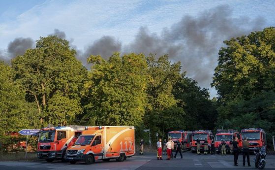 Взрив в полицейски склад за утилизиране на боеприпаси в Берлин, гората Груневалд е в пламъци