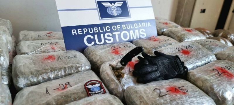 104,5 кг марихуана задържаха митническите служители от митнически пункт Калотина и отдел