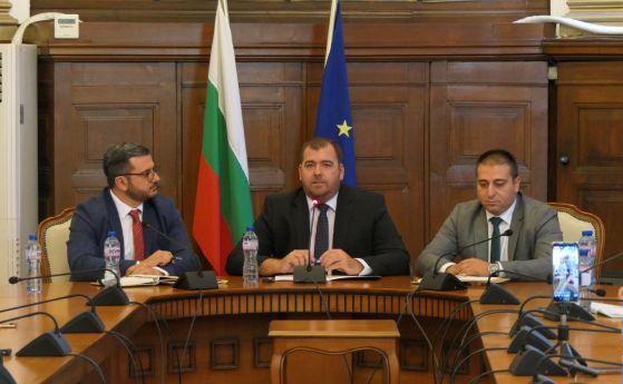 Министър Явор Гечев взима студент в екипа си: Свежа мисъл да ни изкара от обувките