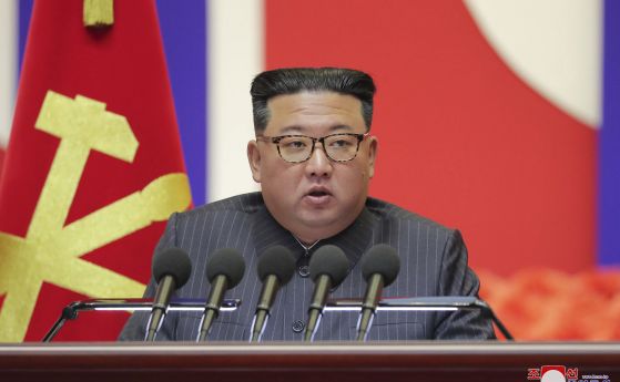 Ким Чен-ун обяви победа над коронавируса, дори с треска, но не спрял да мисли за народа