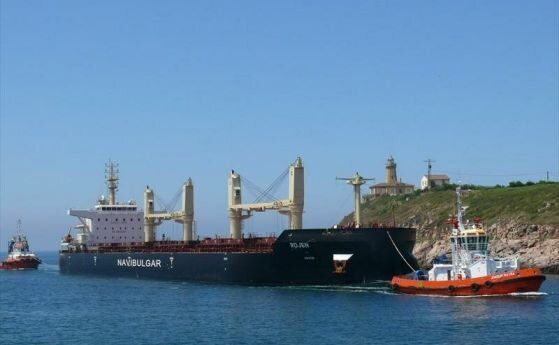 Корабът ''Рожен'' акостира на пристанището в Равена